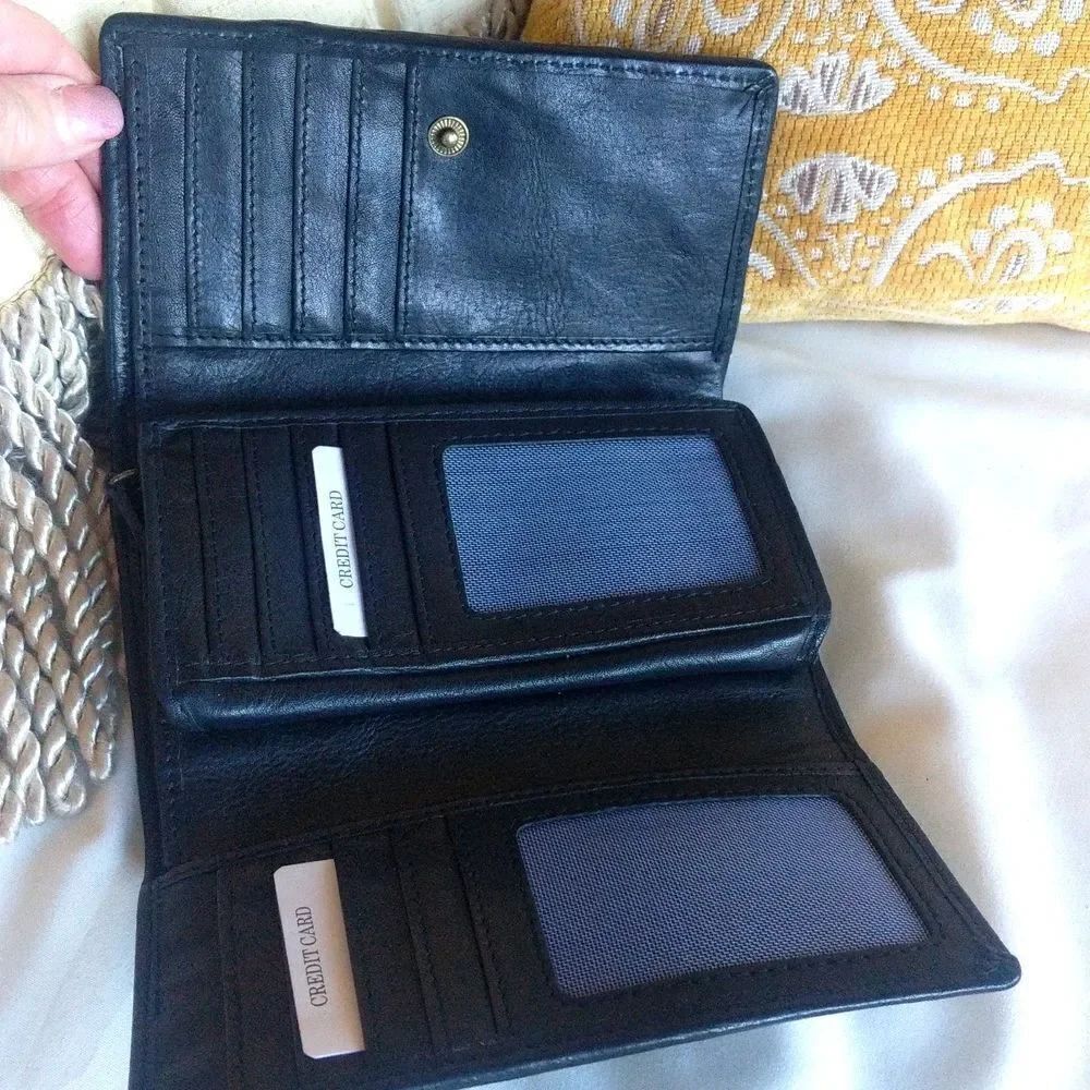 Gorgeous Black Woven Leather Wallet - Picture 3 of 16